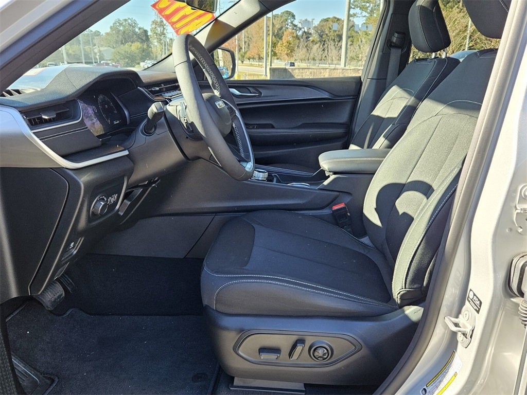 2025 Jeep Grand Cherokee Laredo X 4x2