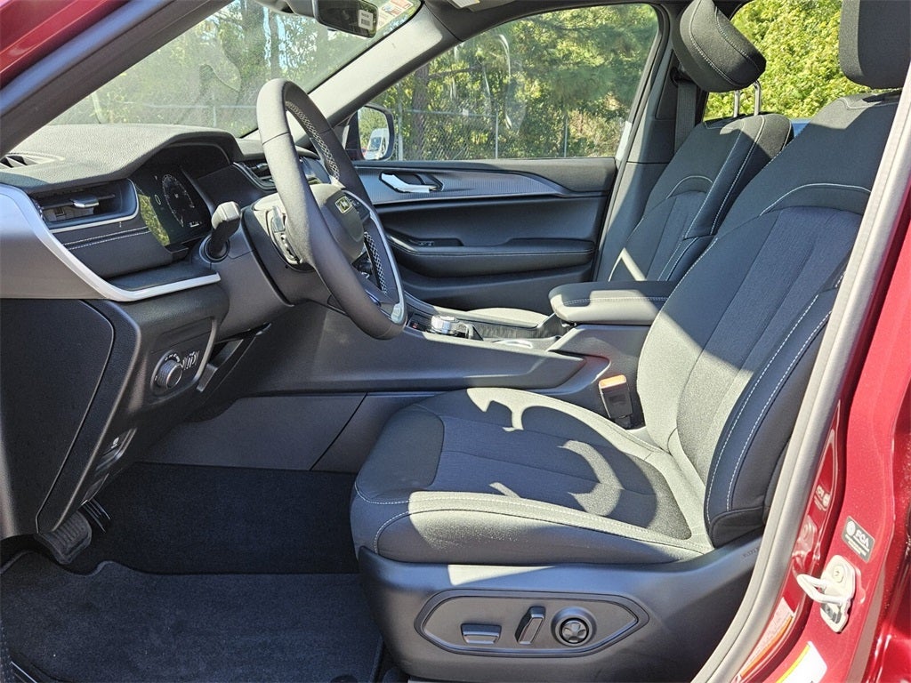 2025 Jeep Grand Cherokee GRAND CHEROKEE LAREDO X 4X2