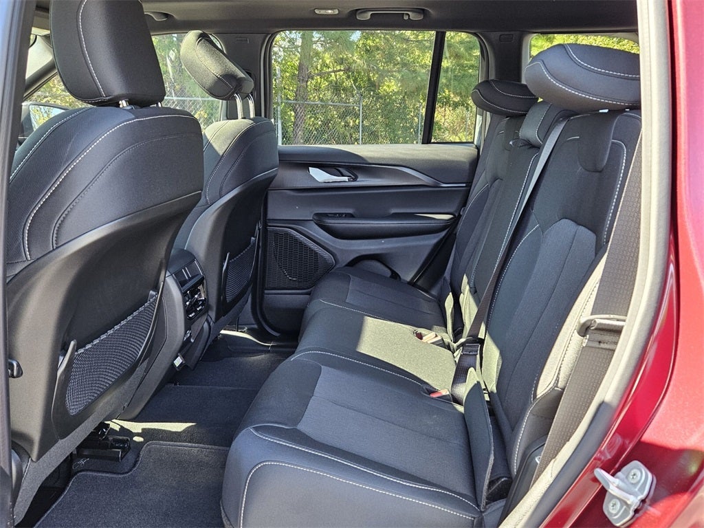 2025 Jeep Grand Cherokee GRAND CHEROKEE LAREDO X 4X2