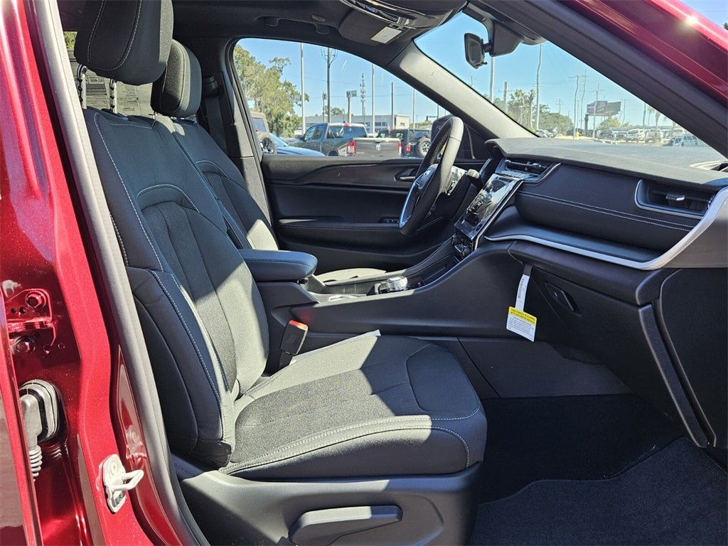 2025 Jeep Grand Cherokee GRAND CHEROKEE LAREDO X 4X2