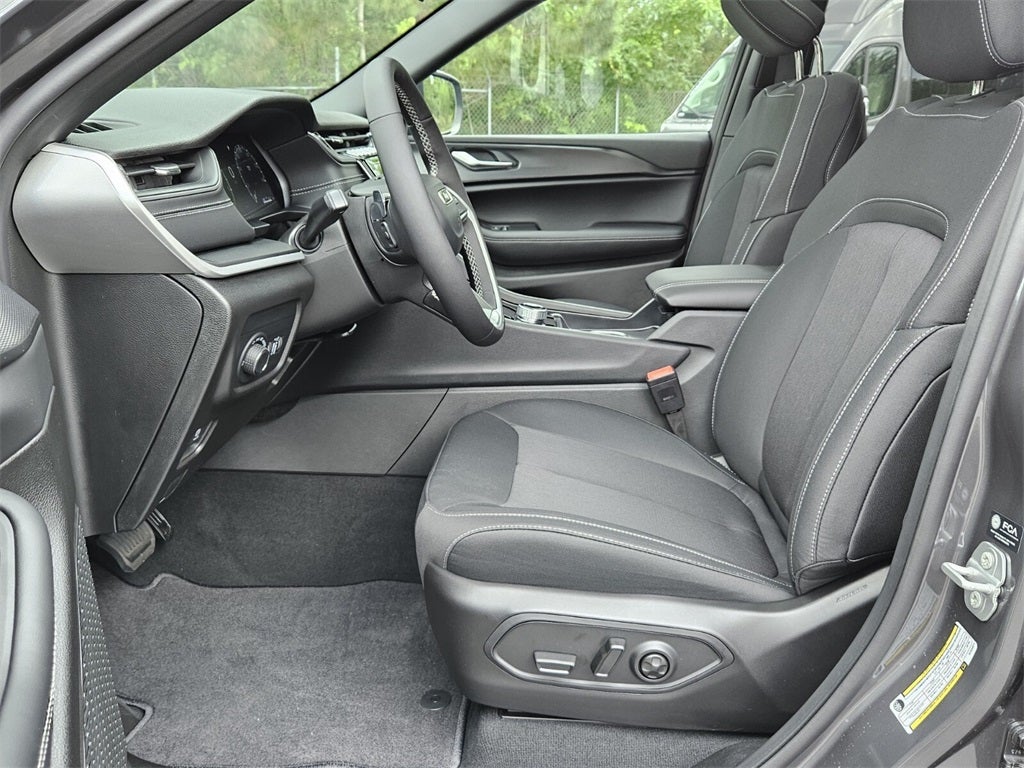 2025 Jeep Grand Cherokee GRAND CHEROKEE LAREDO X 4X2