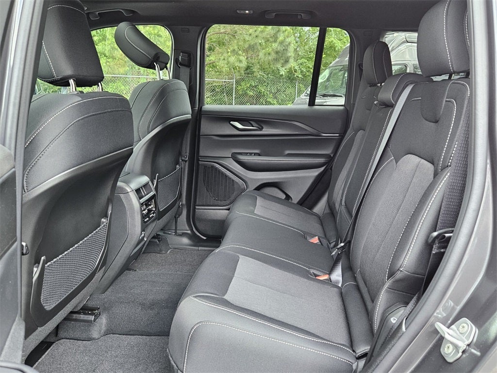 2025 Jeep Grand Cherokee GRAND CHEROKEE LAREDO X 4X2