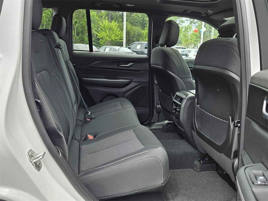 2025 Jeep Grand Cherokee GRAND CHEROKEE LAREDO X 4X2