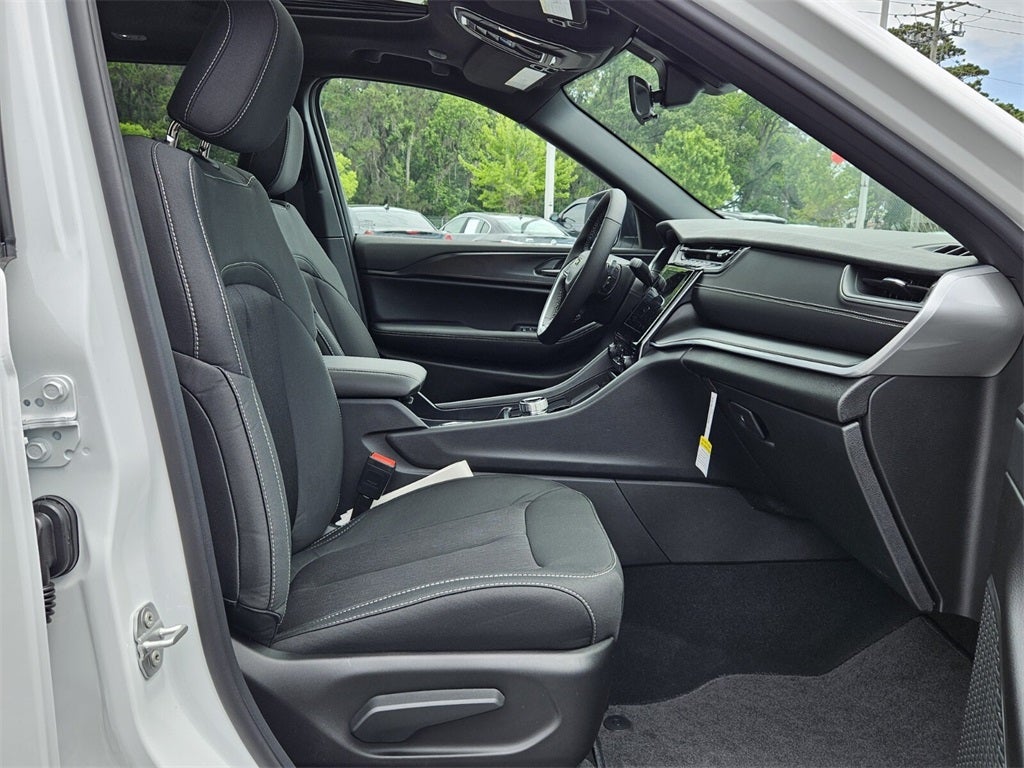 2025 Jeep Grand Cherokee GRAND CHEROKEE LAREDO X 4X2