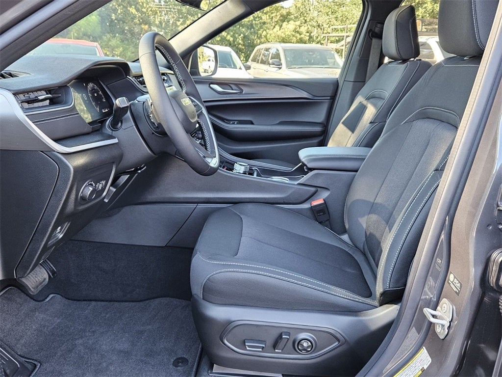 2025 Jeep Grand Cherokee GRAND CHEROKEE LAREDO X 4X2