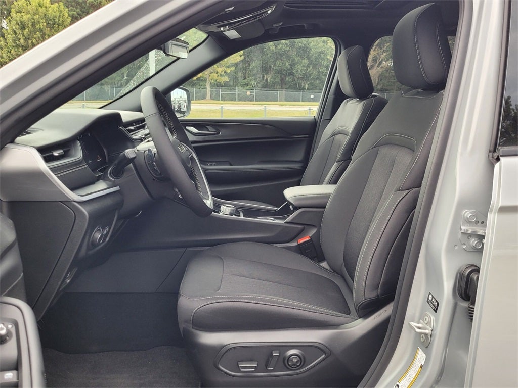 2025 Jeep Grand Cherokee GRAND CHEROKEE LAREDO X 4X2