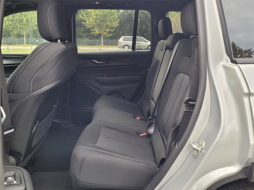 2025 Jeep Grand Cherokee GRAND CHEROKEE LAREDO X 4X2