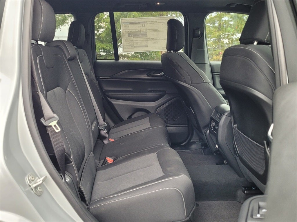 2025 Jeep Grand Cherokee GRAND CHEROKEE LAREDO X 4X2