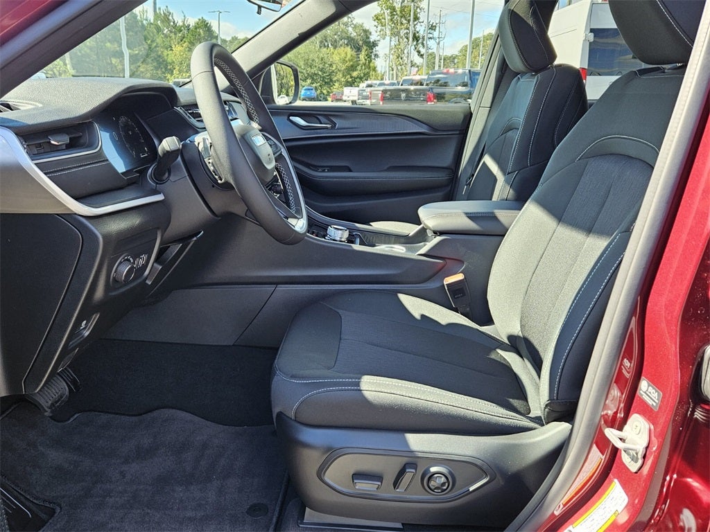 2025 Jeep Grand Cherokee GRAND CHEROKEE LAREDO X 4X2