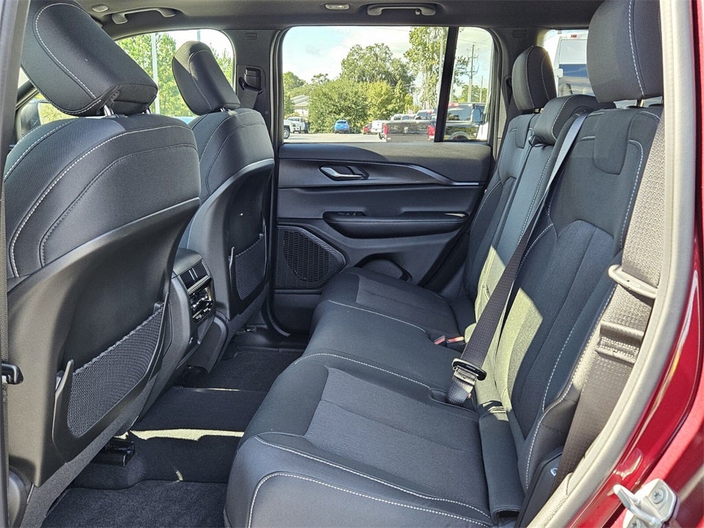 2025 Jeep Grand Cherokee GRAND CHEROKEE LAREDO X 4X2