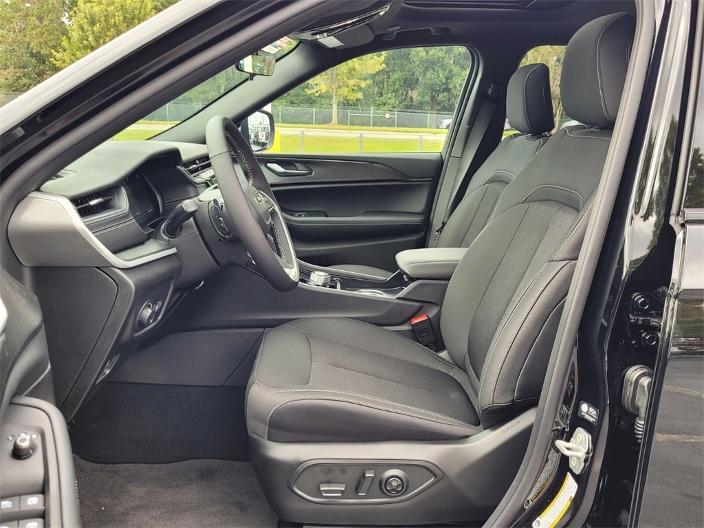 2025 Jeep Grand Cherokee GRAND CHEROKEE LAREDO X 4X2