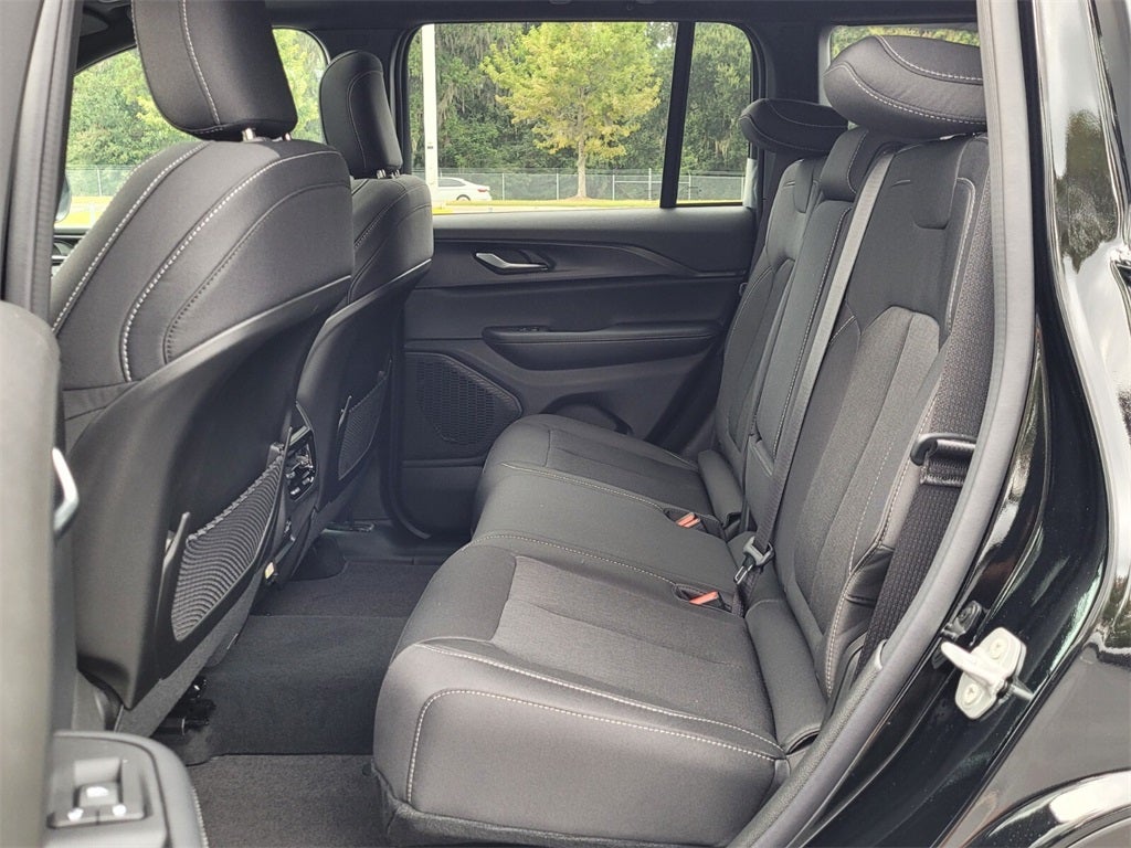 2025 Jeep Grand Cherokee GRAND CHEROKEE LAREDO X 4X2