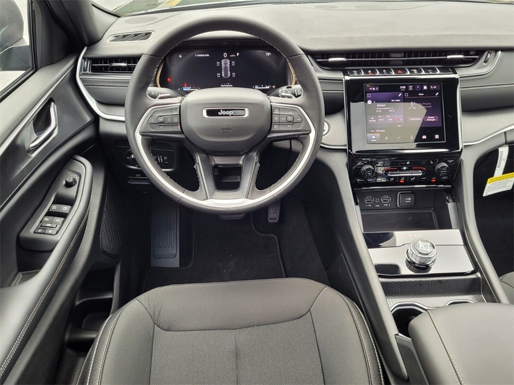 2025 Jeep Grand Cherokee GRAND CHEROKEE LAREDO X 4X2