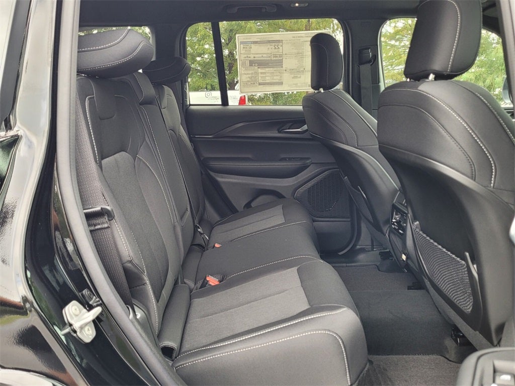 2025 Jeep Grand Cherokee GRAND CHEROKEE LAREDO X 4X2