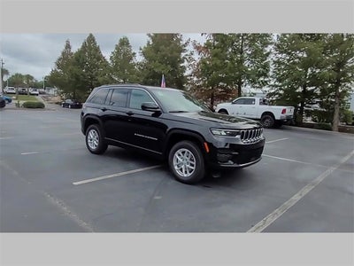 2025 Jeep Grand Cherokee GRAND CHEROKEE LAREDO X 4X2
