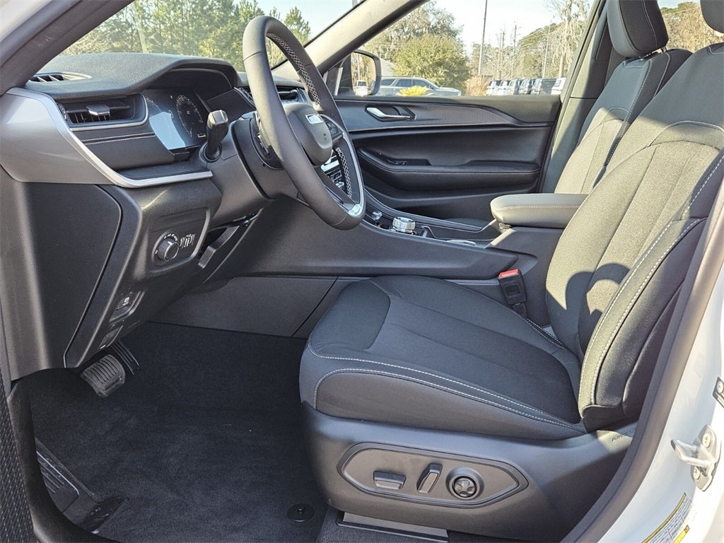 2025 Jeep Grand Cherokee GRAND CHEROKEE LAREDO X 4X2