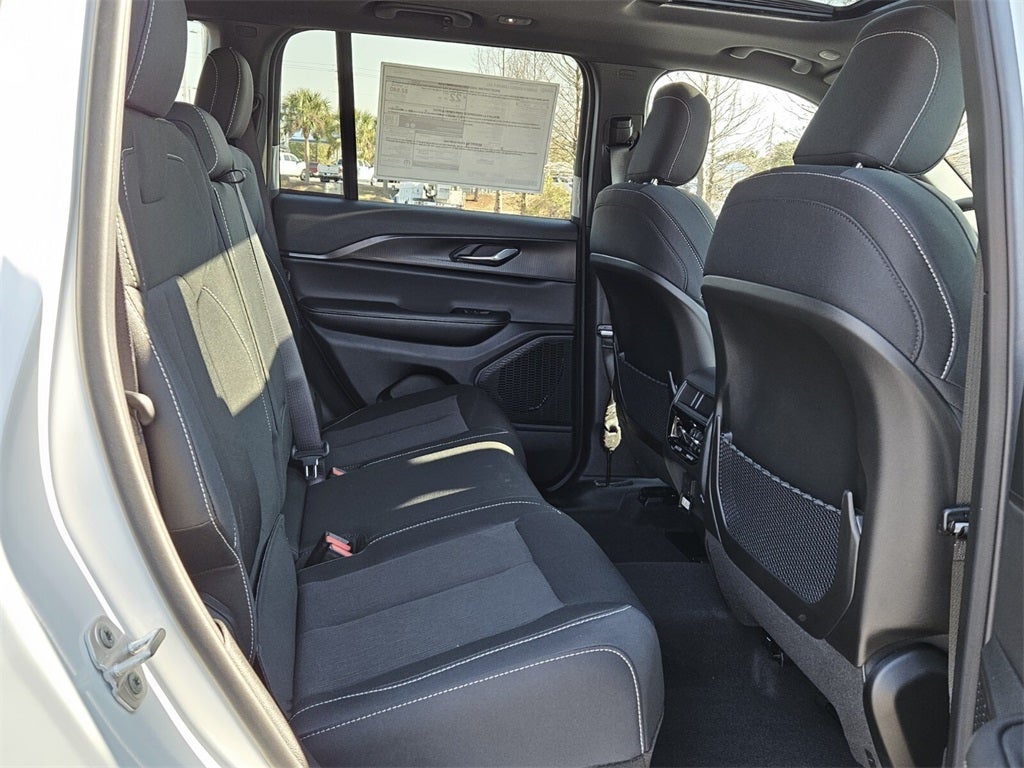 2025 Jeep Grand Cherokee GRAND CHEROKEE LAREDO X 4X2