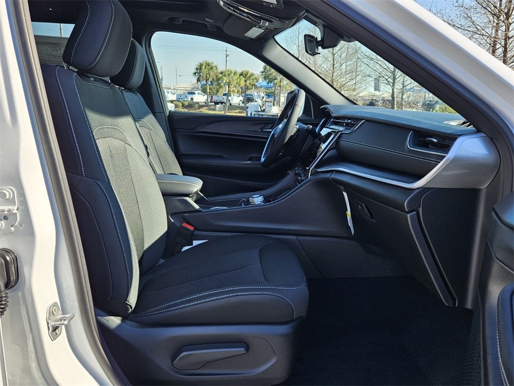 2025 Jeep Grand Cherokee GRAND CHEROKEE LAREDO X 4X2