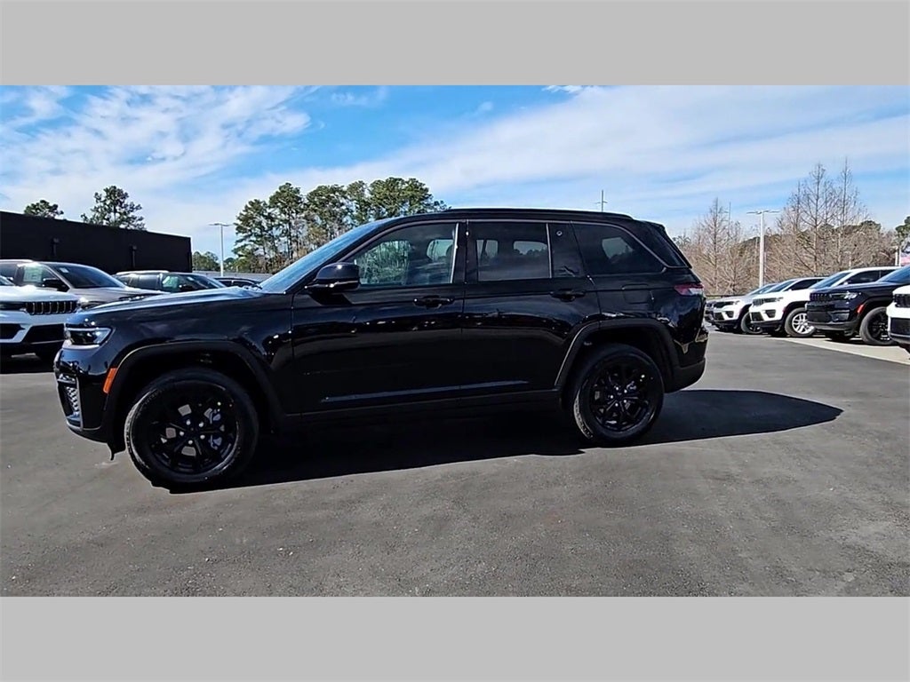 2026 Jeep Grand Cherokee GRAND CHEROKEE LAREDO ALTITUDE 4X2