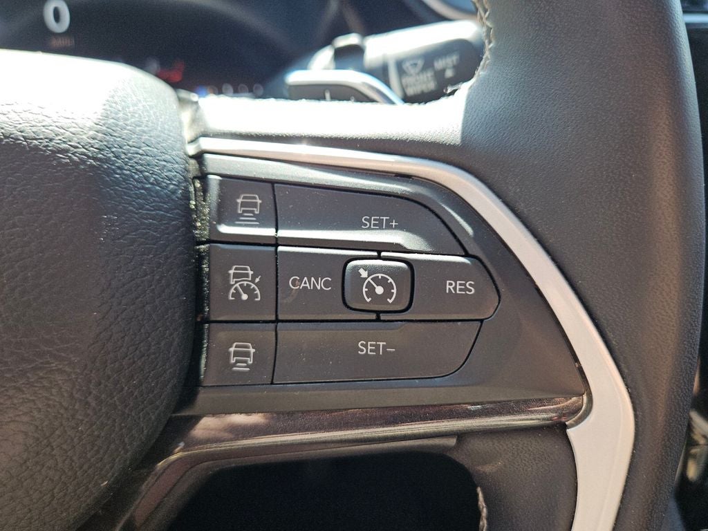 2023 Jeep Grand Cherokee Laredo 4x4
