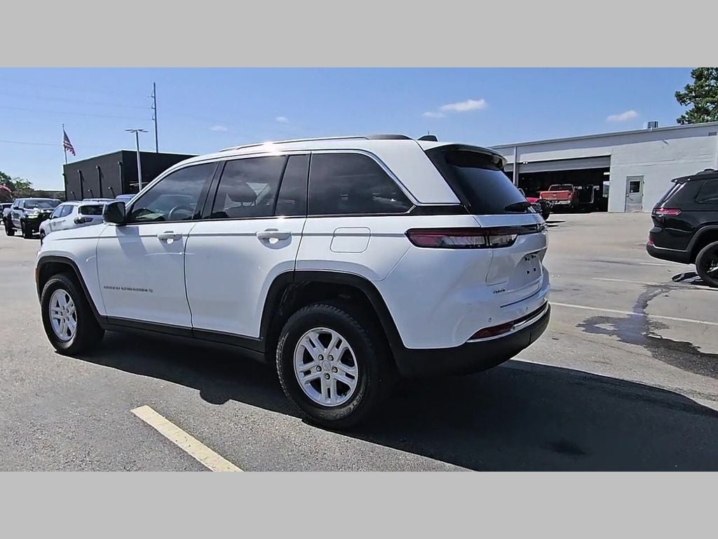 2023 Jeep Grand Cherokee Laredo 4x4