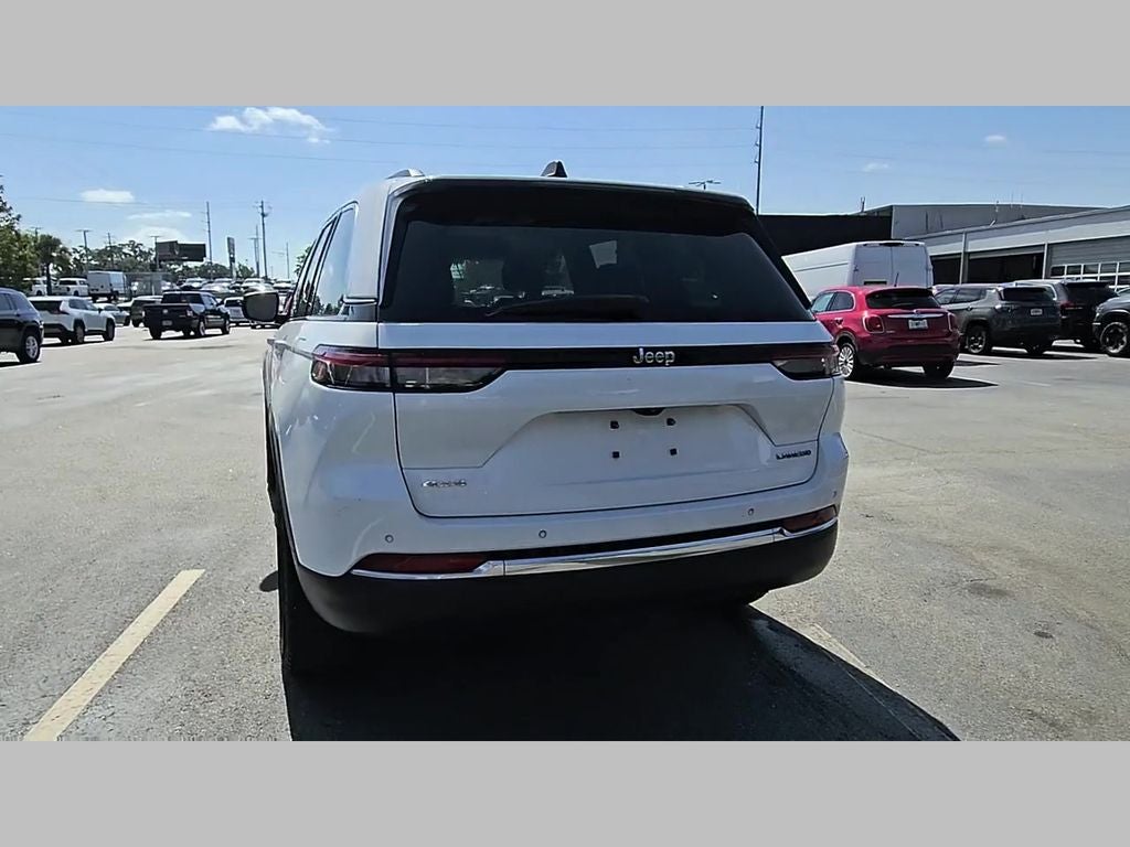 2023 Jeep Grand Cherokee Laredo 4x4