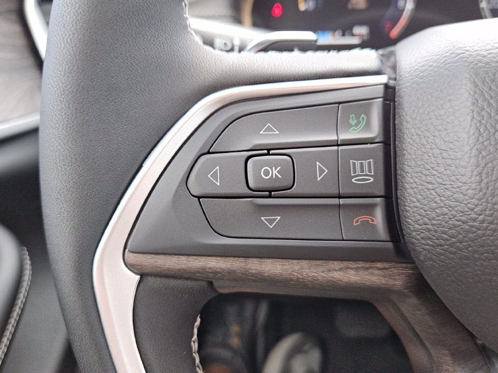 2027 Jeep Grand Cherokee GRAND CHEROKEE LAREDO ALTITUDE 4X4