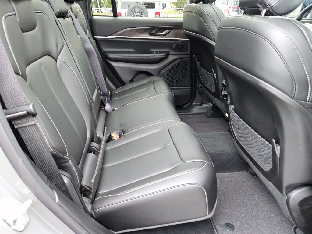 2027 Jeep Grand Cherokee GRAND CHEROKEE LIMITED 4X4