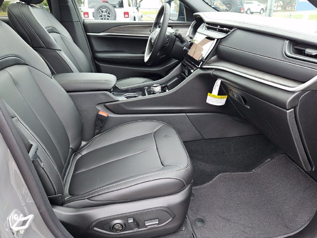 2027 Jeep Grand Cherokee GRAND CHEROKEE LIMITED 4X4