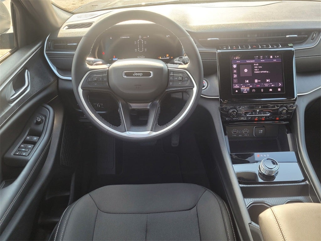 2025 Jeep Grand Cherokee GRAND CHEROKEE L LAREDO 4X2