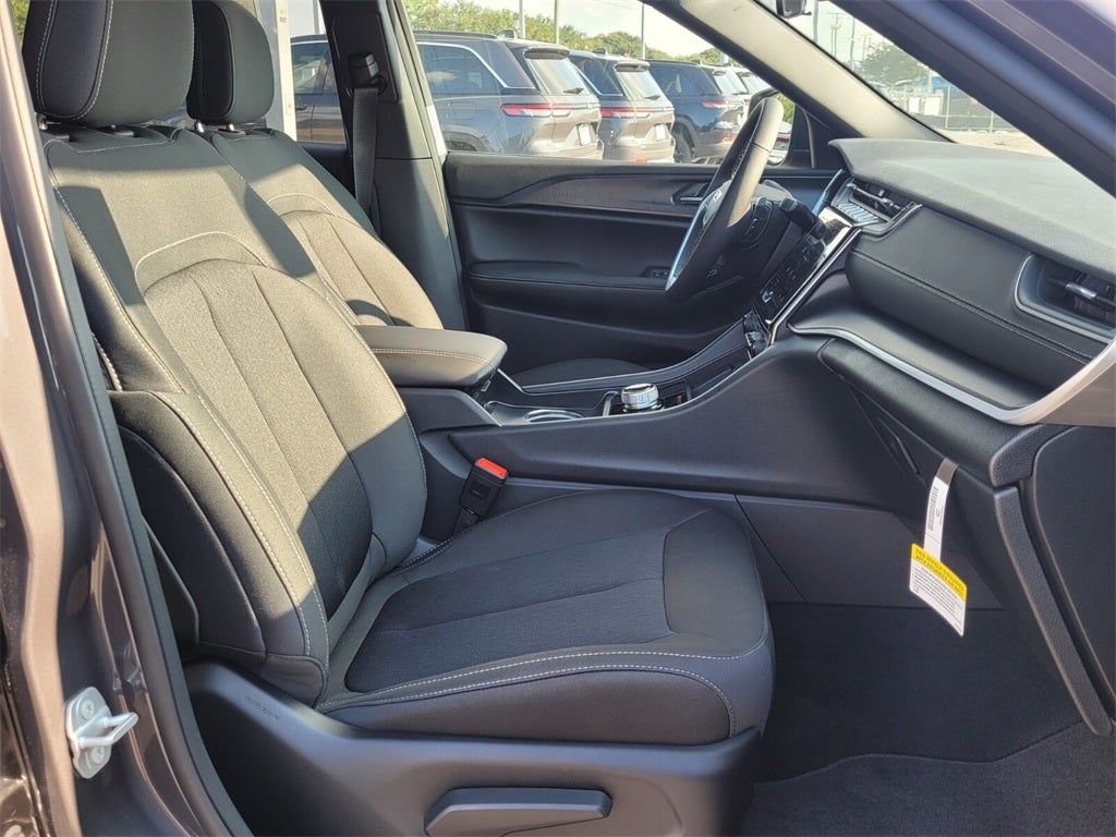 2025 Jeep Grand Cherokee GRAND CHEROKEE L LAREDO 4X2