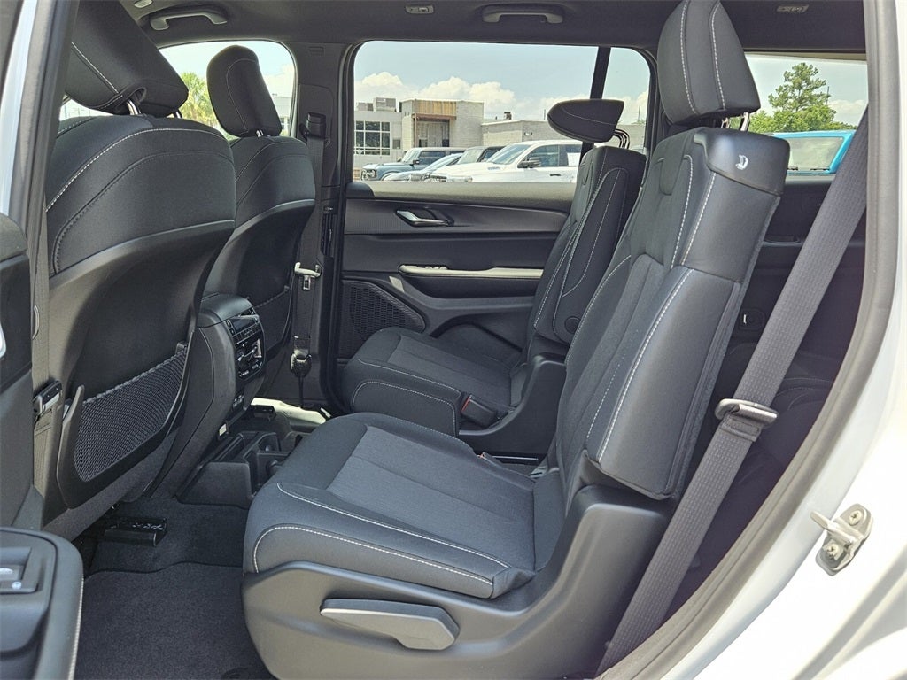 2025 Jeep Grand Cherokee GRAND CHEROKEE L LAREDO 4X2