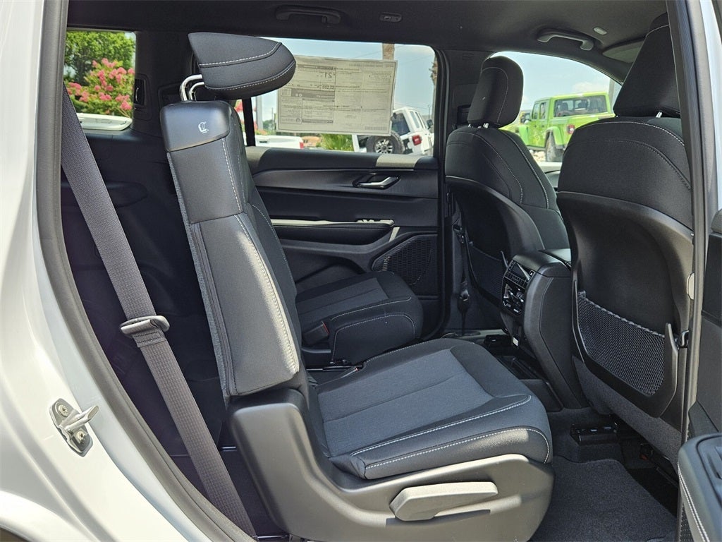 2025 Jeep Grand Cherokee GRAND CHEROKEE L LAREDO 4X2