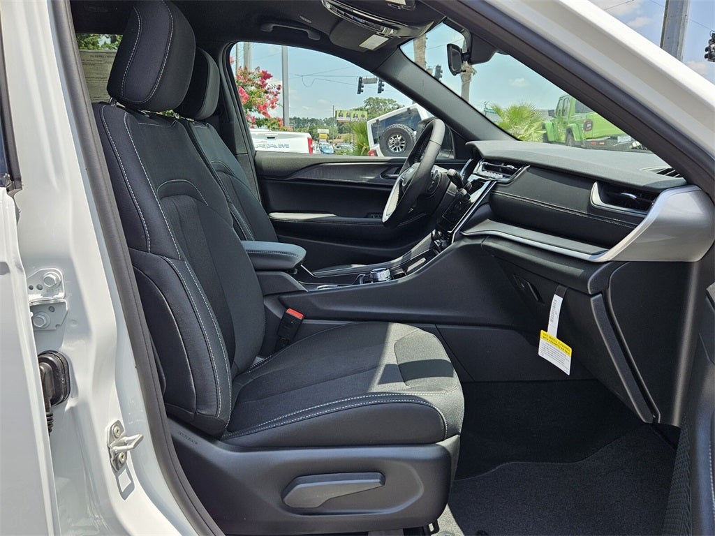 2025 Jeep Grand Cherokee GRAND CHEROKEE L LAREDO 4X2