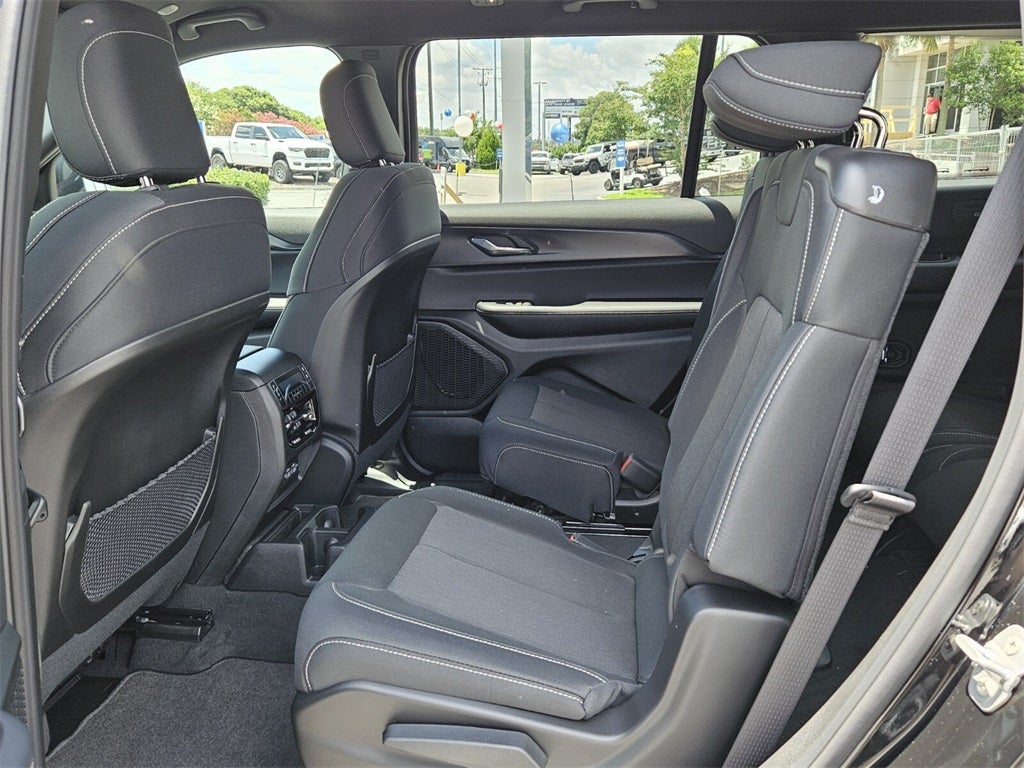 2025 Jeep Grand Cherokee GRAND CHEROKEE L LAREDO 4X2