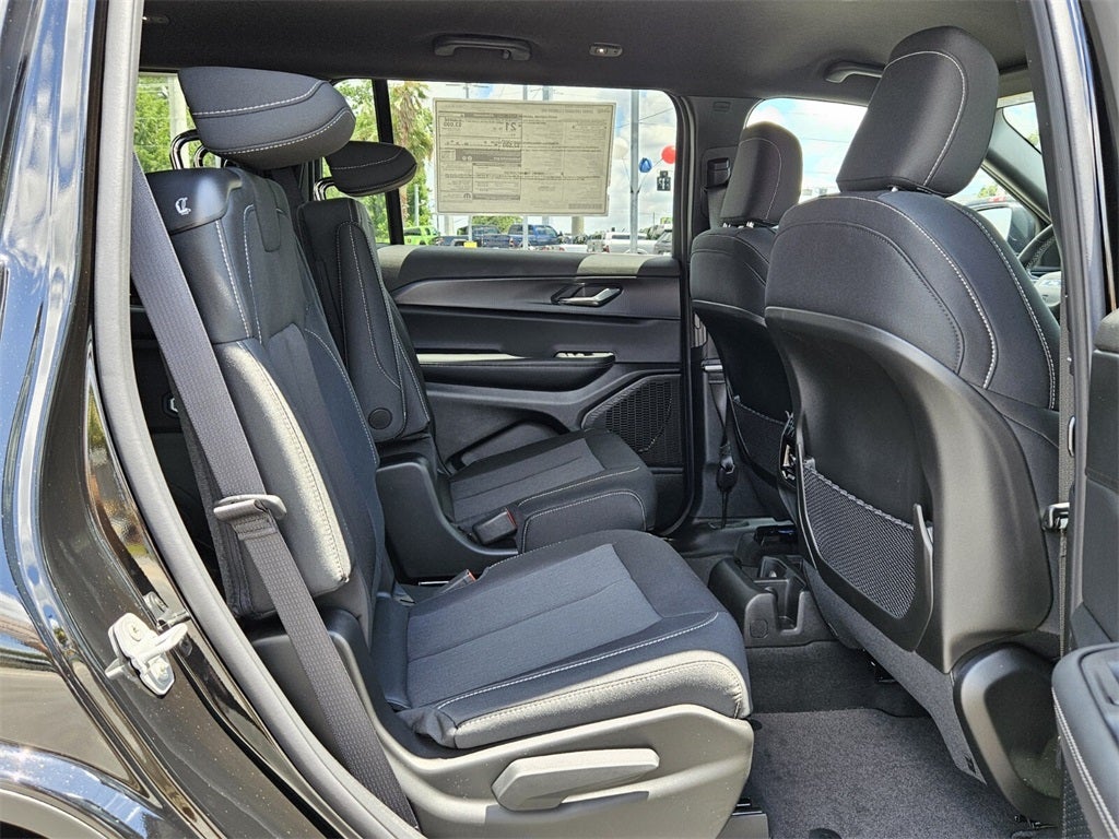 2025 Jeep Grand Cherokee GRAND CHEROKEE L LAREDO 4X2