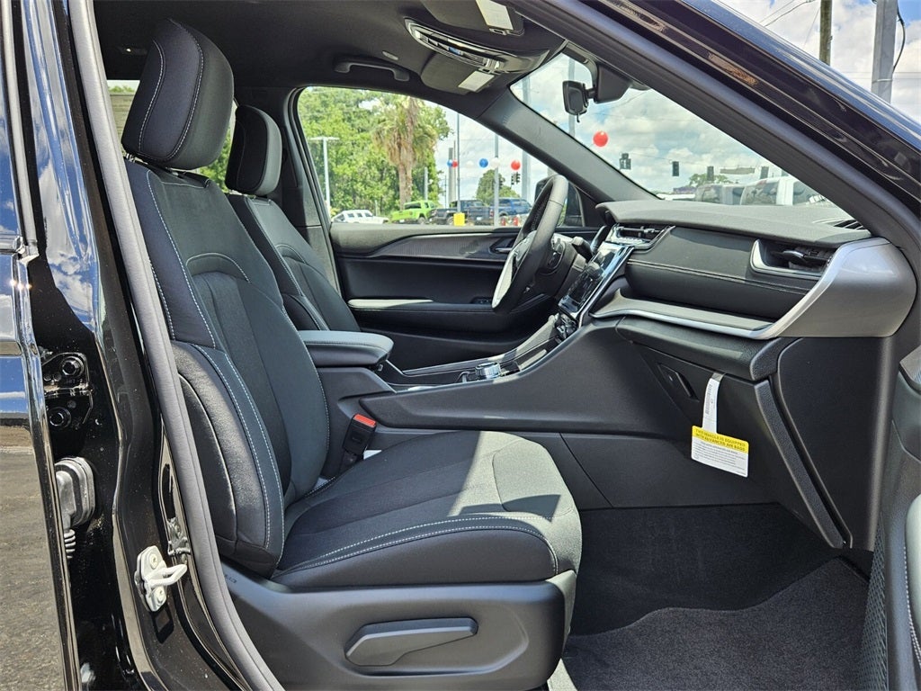 2025 Jeep Grand Cherokee GRAND CHEROKEE L LAREDO 4X2