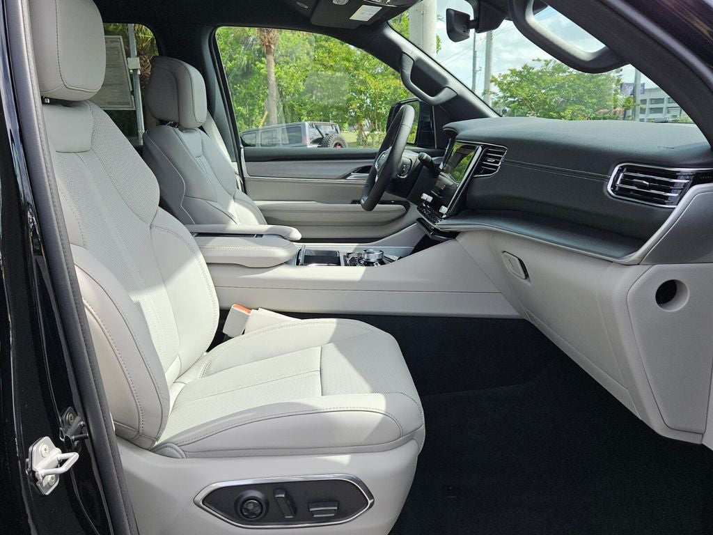 2026 Jeep Grand Wagoneer GRAND WAGONEER LIMITED ALTITUDE 4X4