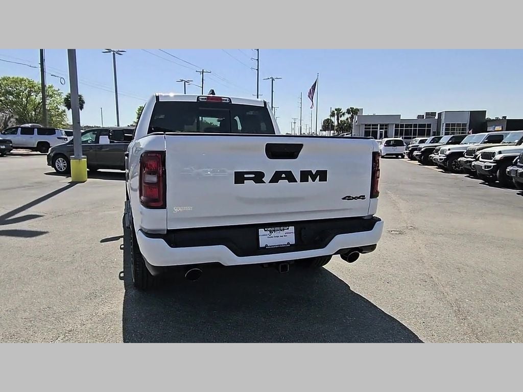 2026 RAM Ram 1500 RAM 1500 EXPRESS CREW CAB 4X4 5'7' BOX