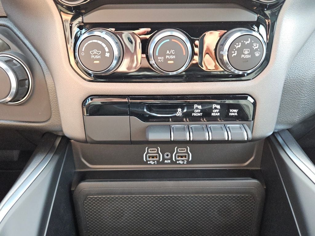2026 RAM Ram 1500 RAM 1500 EXPRESS CREW CAB 4X4 5'7' BOX