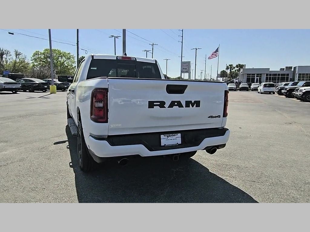 2026 RAM Ram 1500 RAM 1500 EXPRESS CREW CAB 4X4 5'7' BOX