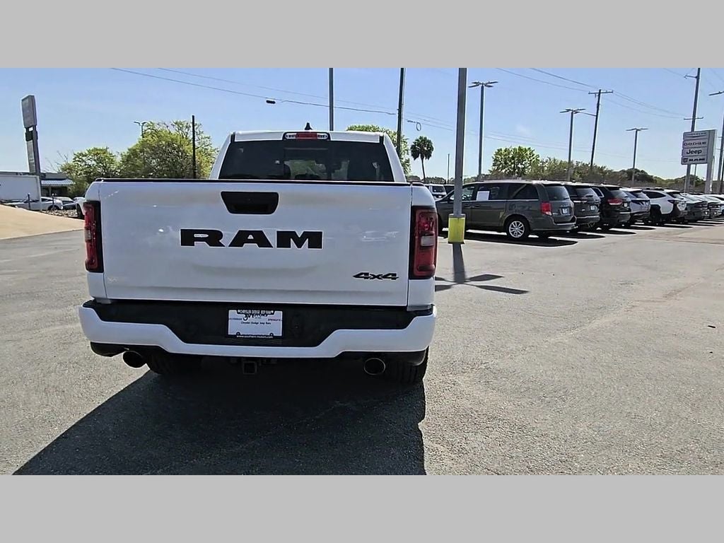 2026 RAM Ram 1500 RAM 1500 EXPRESS CREW CAB 4X4 5'7' BOX