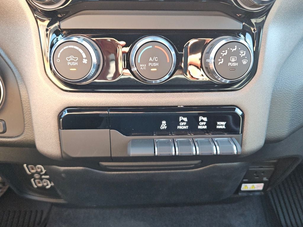 2026 RAM Ram 1500 RAM 1500 WARLOCK CREW CAB 4X4 5'7' BOX