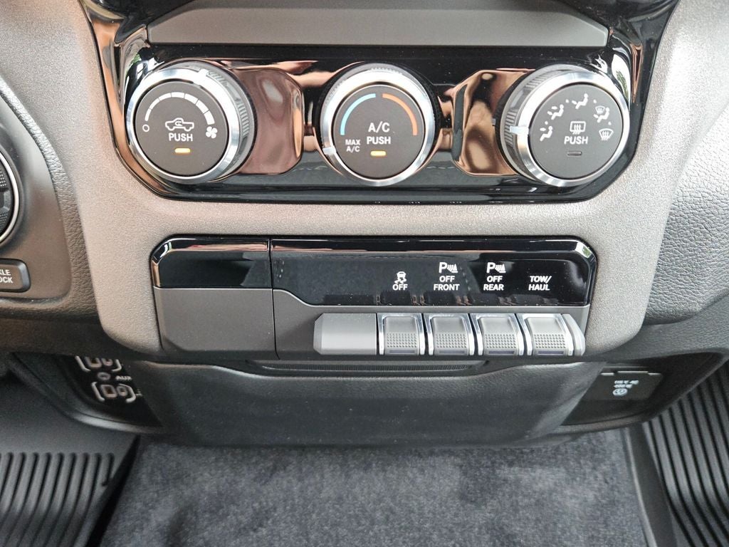 2026 RAM Ram 1500 RAM 1500 WARLOCK CREW CAB 4X4 5'7' BOX
