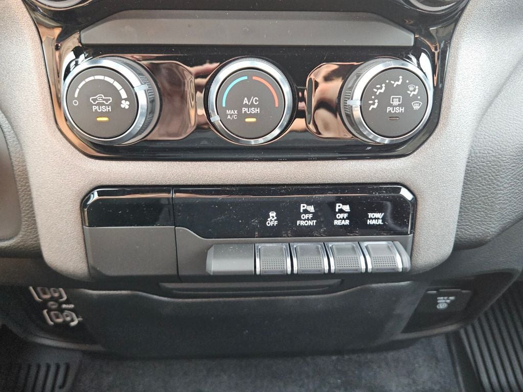 2026 RAM 1500 RAM 1500 WARLOCK CREW CAB 4X4 5'7' BOX