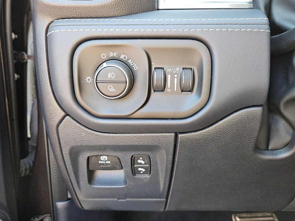 2023 RAM 1500 Limited Crew Cab 4x4 5'7' Box