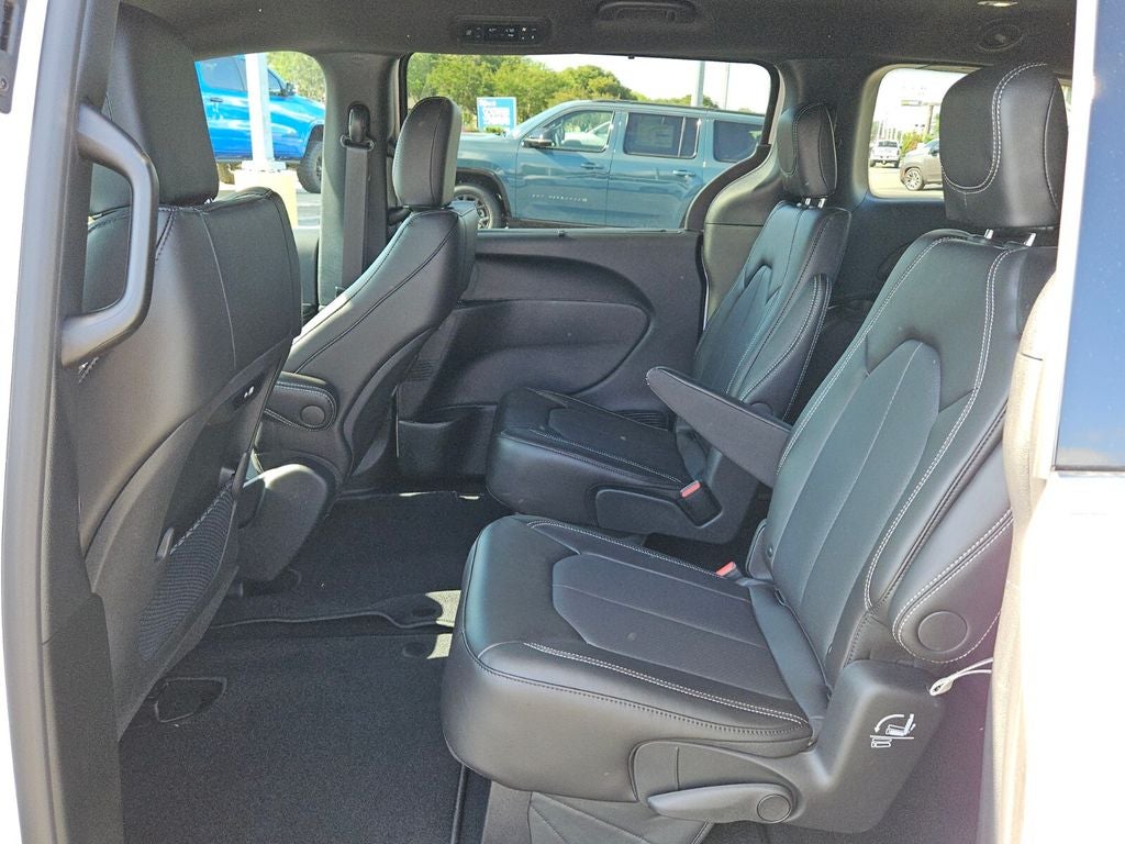 2027 Chrysler Pacifica PACIFICA SELECT