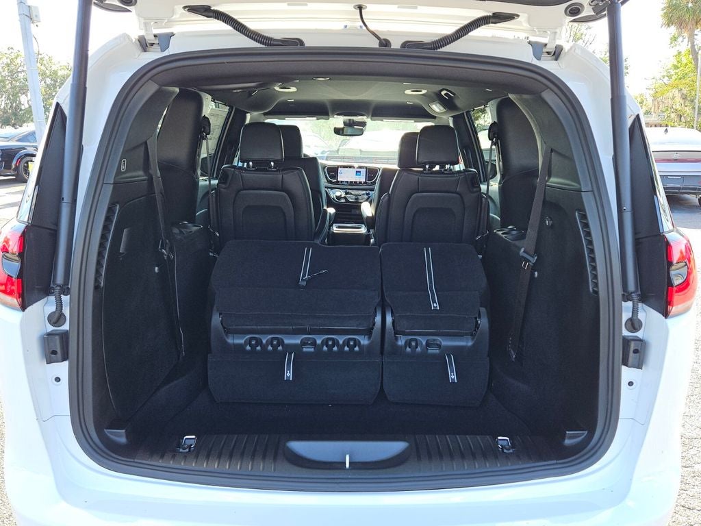 2027 Chrysler Pacifica PACIFICA SELECT