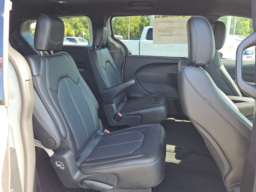 2027 Chrysler Pacifica PACIFICA SELECT