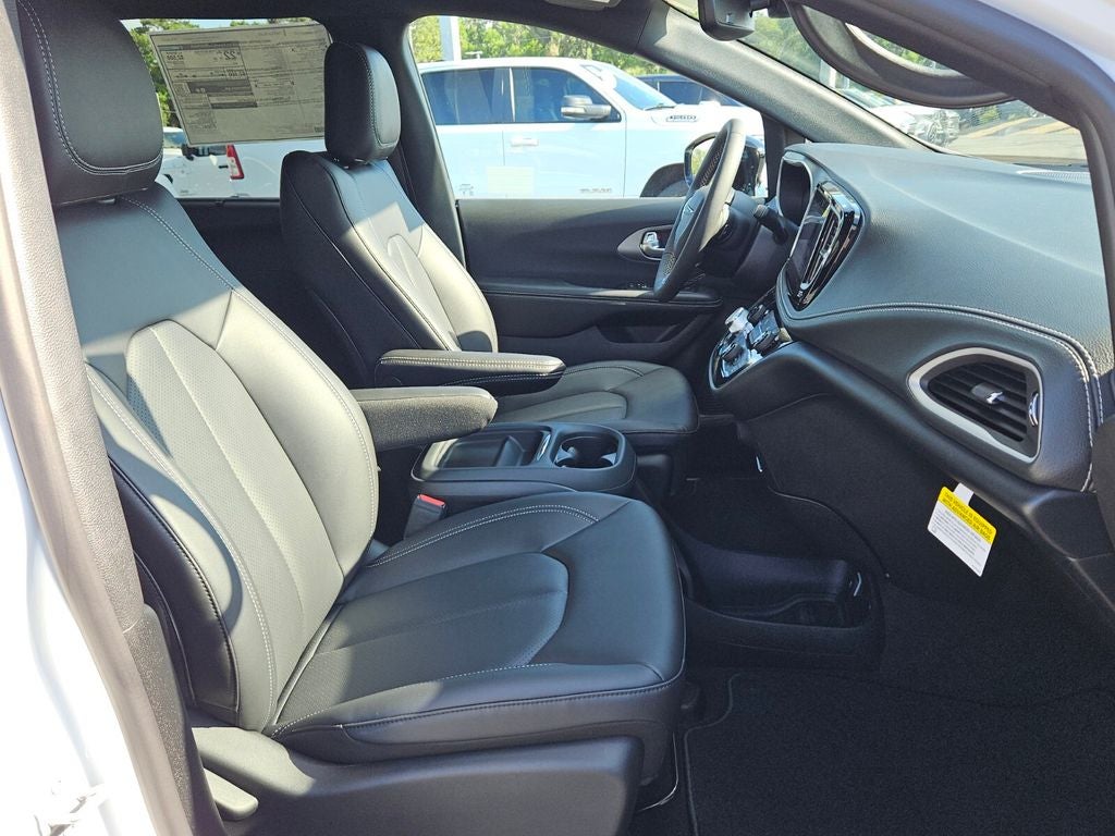 2027 Chrysler Pacifica PACIFICA SELECT